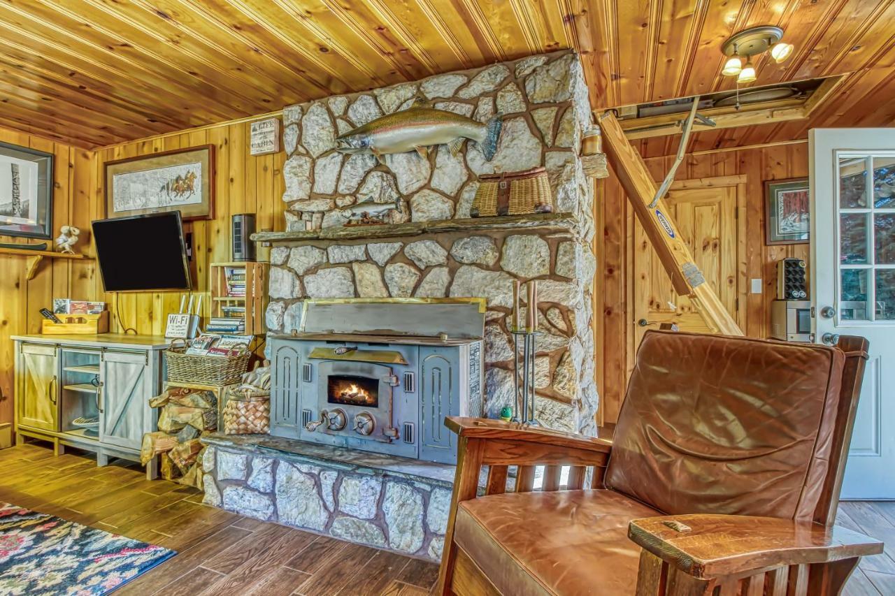 Whispering Pines Holiday home